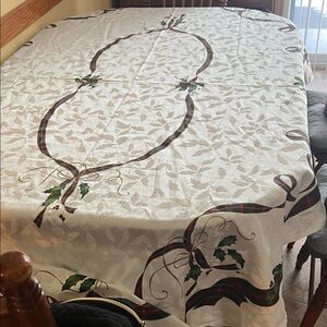 Lenox Cream and Green Holiday Tablecloth